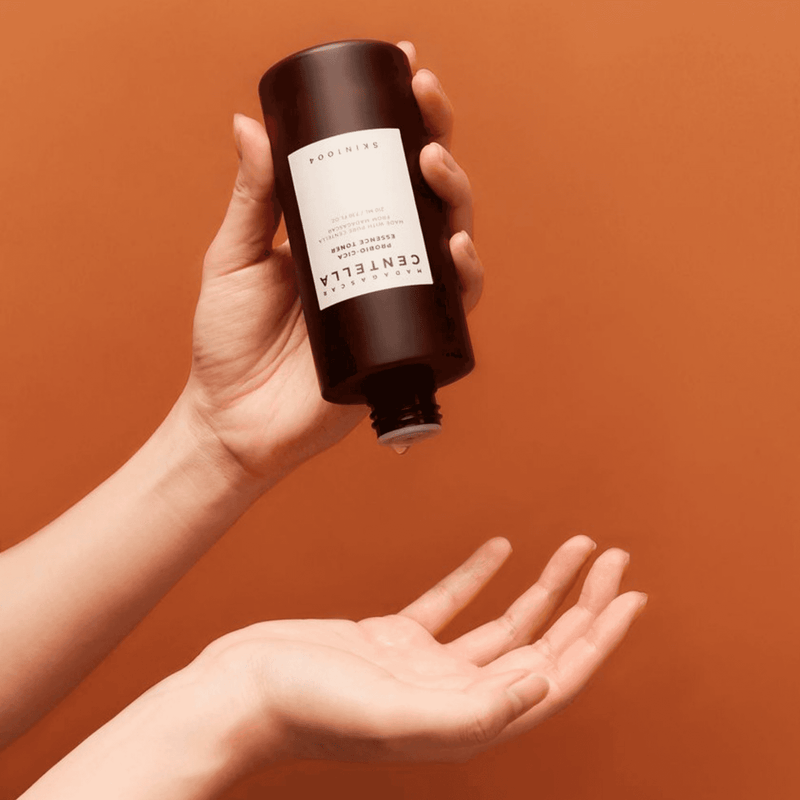 SKIN1004 Madagascar Centella Probio-Cica Essence Toner (210ml) Application on the skin