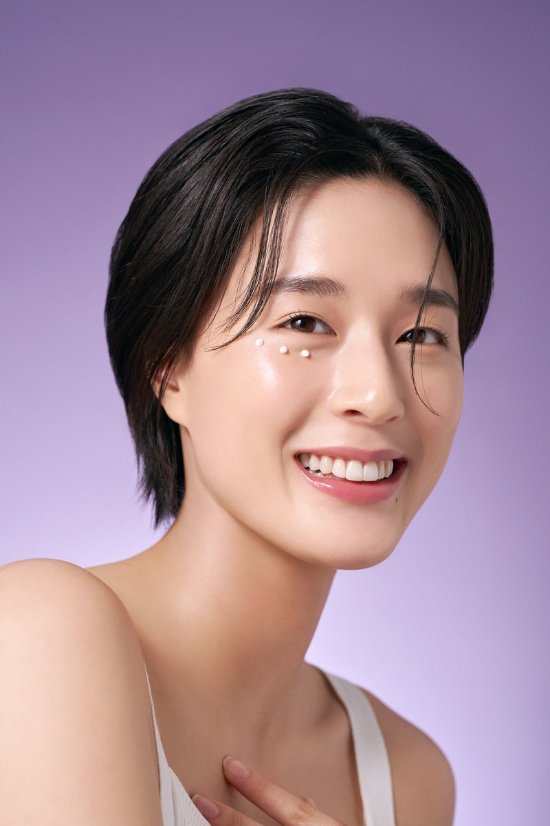 Timeless Bloom Retinol Spot Cream (30ml) model