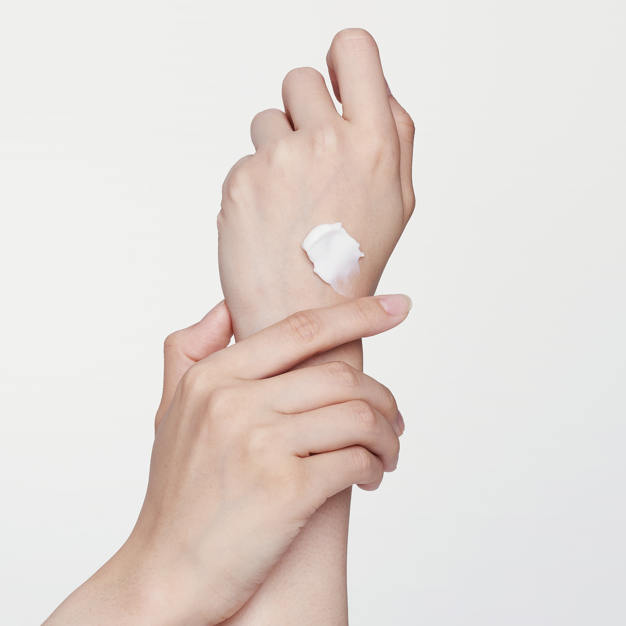MIXSOON Bifida Cream (60ml) Application on the skin