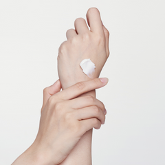 MIXSOON Bifida Cream (60ml) Application on the skin