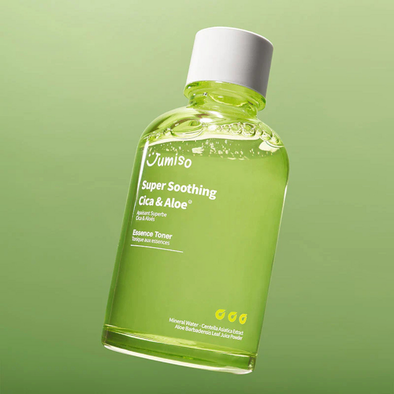 JUMISO Super Soothing Cica & Aloe Essence Toner in green background