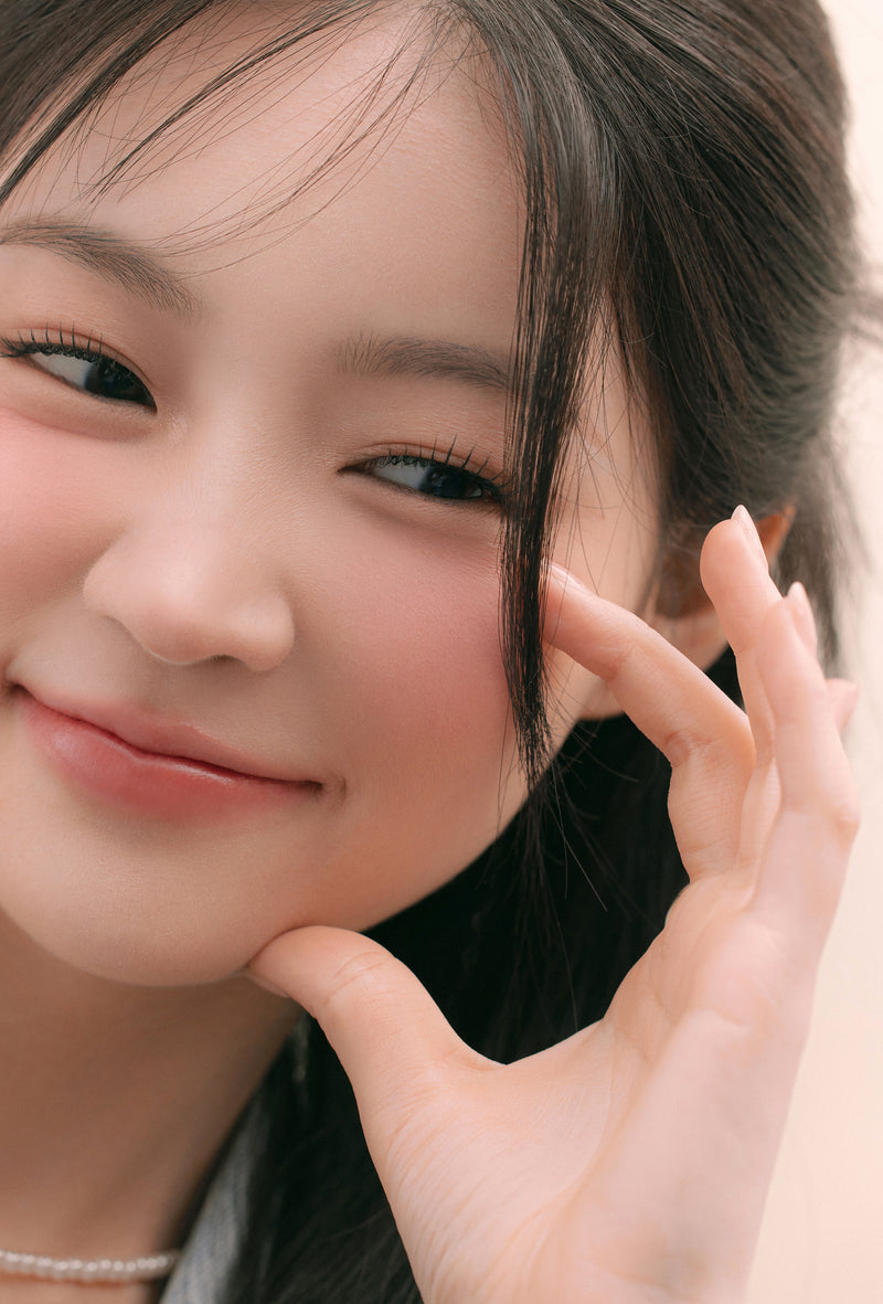 Peach C Cheerful Blusher - 5 shades MODEL SHOTS (4g)